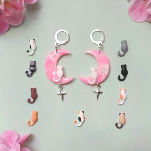 Mond-Ohrringe mit kleinen Katzen (pink)